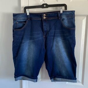 City Chic Chic Denim Knee Length Blue Jean Shorts with Cuffed Hem Size 18